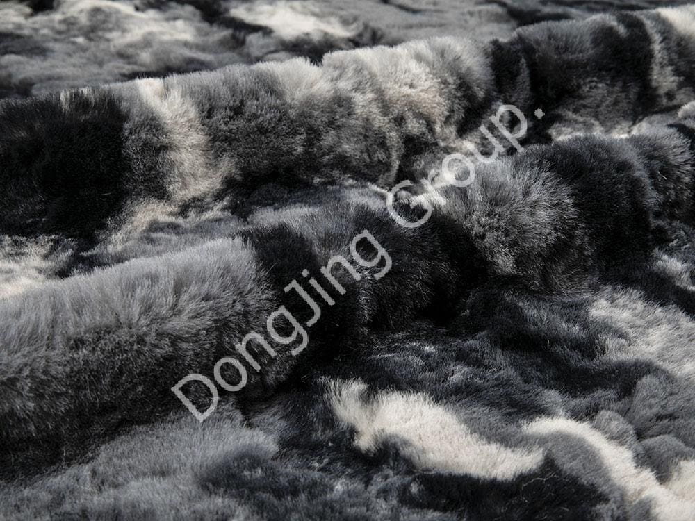 9T1342-Această perie albă cu flori tăiate cu păr de iepure faux fur fabric