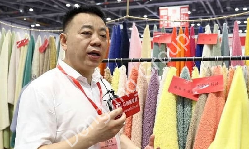 Blana artificială intră în era chineză, blana artificială lungă de Est conduce o nouă tendință de modă high-end